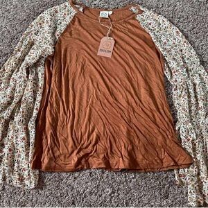 Grace and Emma Women's Floral Sleeve Top - Brown